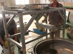 Sieving Molybdenum Powder