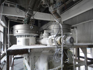 Sieving Molybdenum Powder
