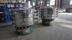 Vibrating screening machine for biomass